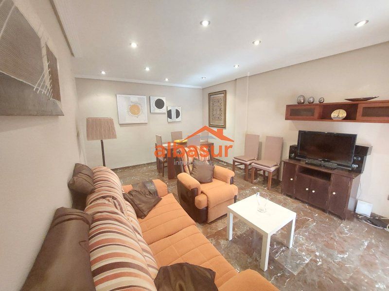 Vista exterior de Piso de alquiler en  Córdoba Capital con Calefacción, Terraza y Amueblado