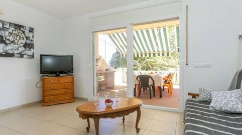 Chalet de reciente construcción con piscina y gran parcela a solo 800 metros del mar, imatge 3