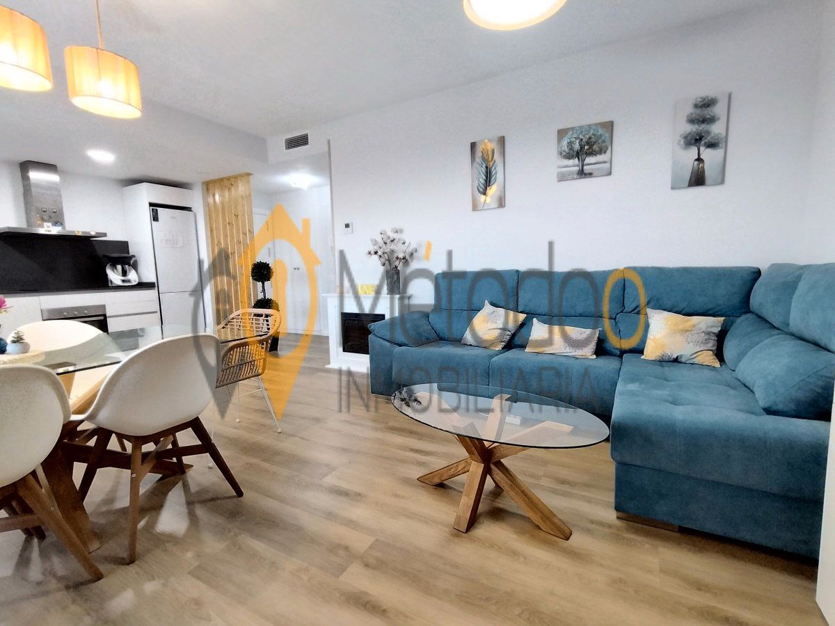 Living room of Flat for sale in  Sevilla Capital  with Air Conditioner, Heating and Parquet flooring