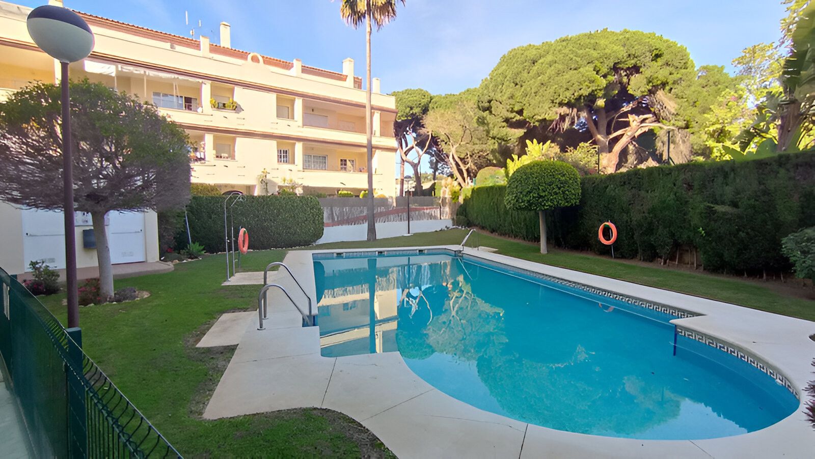Piscina de Planta baixa en venda en Marbella amb Aire condicionat, Terrassa i Piscina