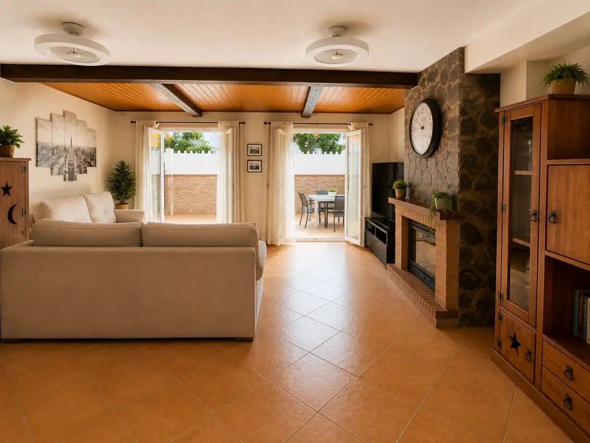 Sala d'estar de Casa adosada en venda en Alhaurín de la Torre amb Aire condicionat, Calefacció i Jardí privat