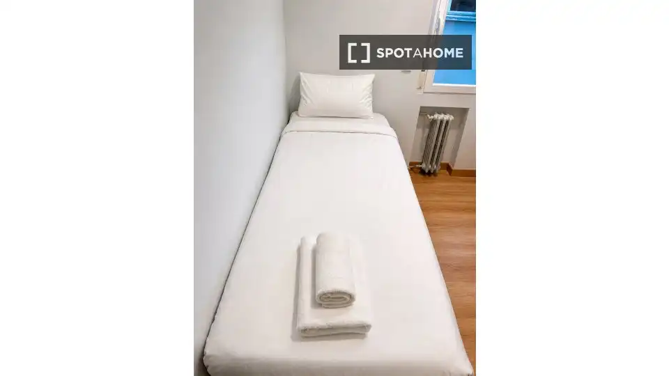 Habitación de Piso para compartir en Madrid con Aire acondicionado, Calefacción y Amueblado