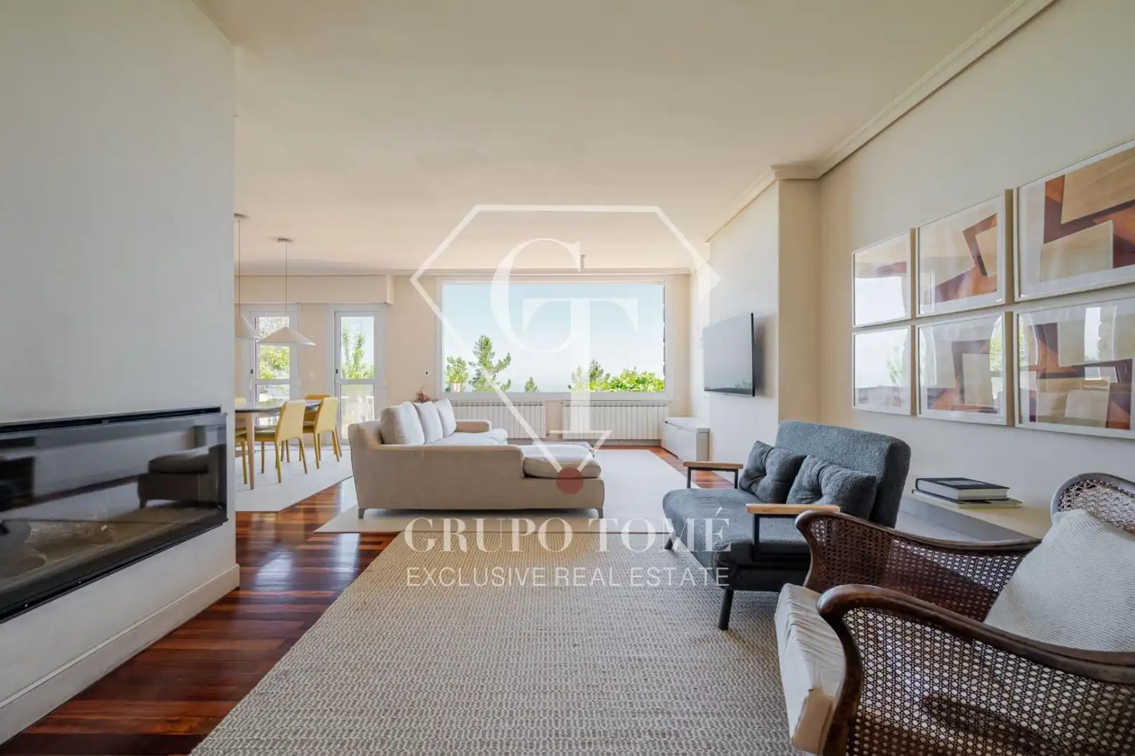Wohnzimmer von Einfamilien-Reihenhaus zum Verkauf in Mutriku mit Privatgarten, Terrasse und Möbliert