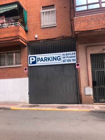 Garaje en Alquiler en Calle Fuenlabrada, 78 en Villayuventus - Renfe