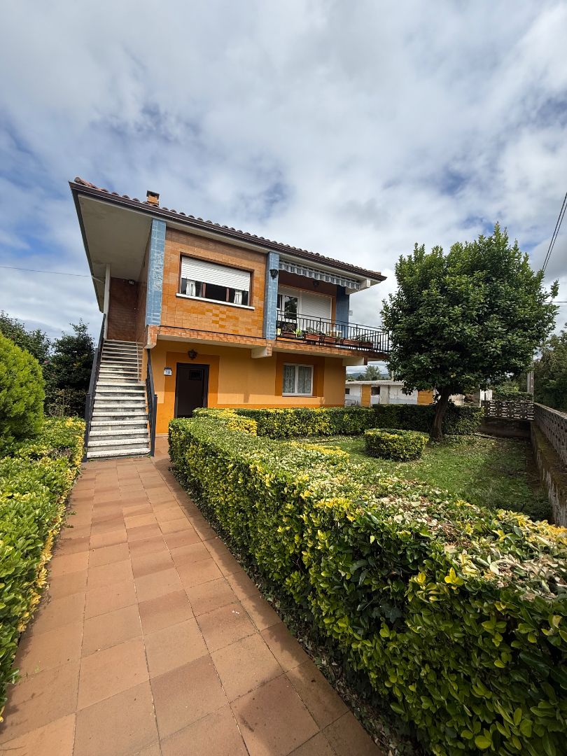 Vista exterior de Casa o chalet en venta en Bárcena de Cicero con Calefacción, Jardín privado y Terraza