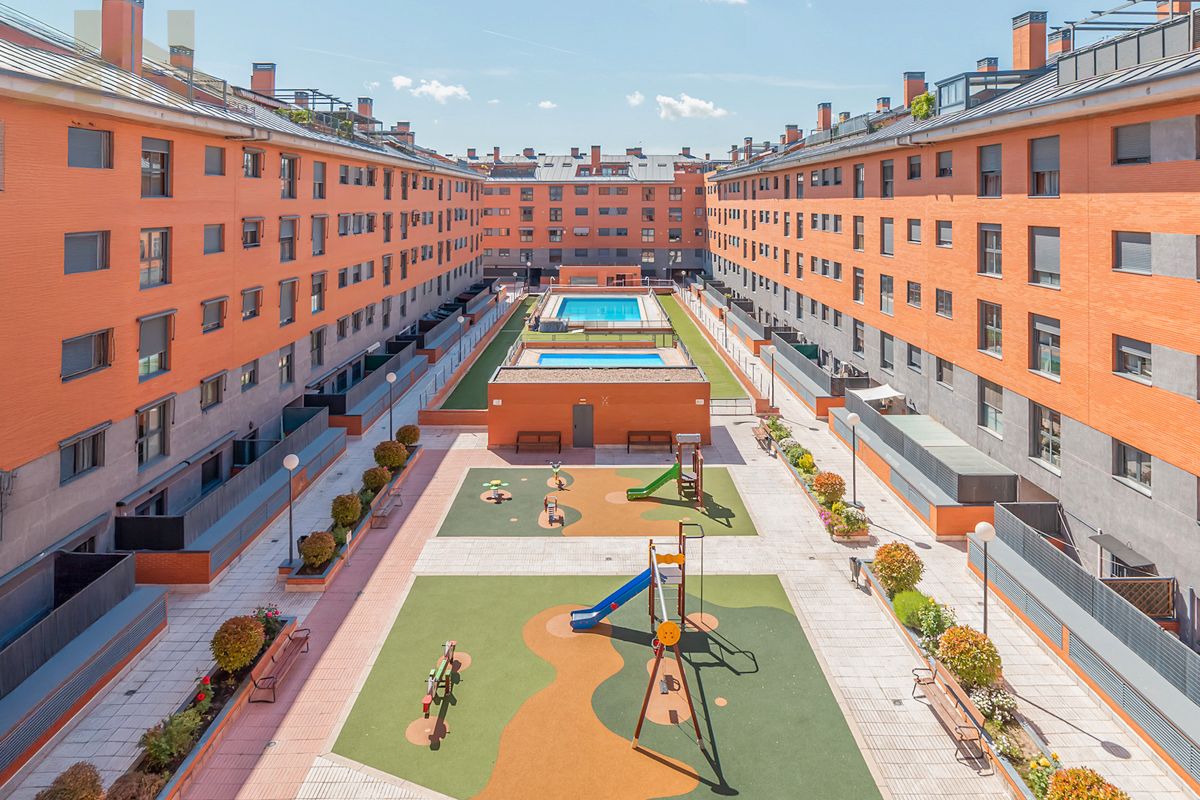 Exterior view of Flat for sale in Pinto  with Heating, Parquet flooring and Storage room