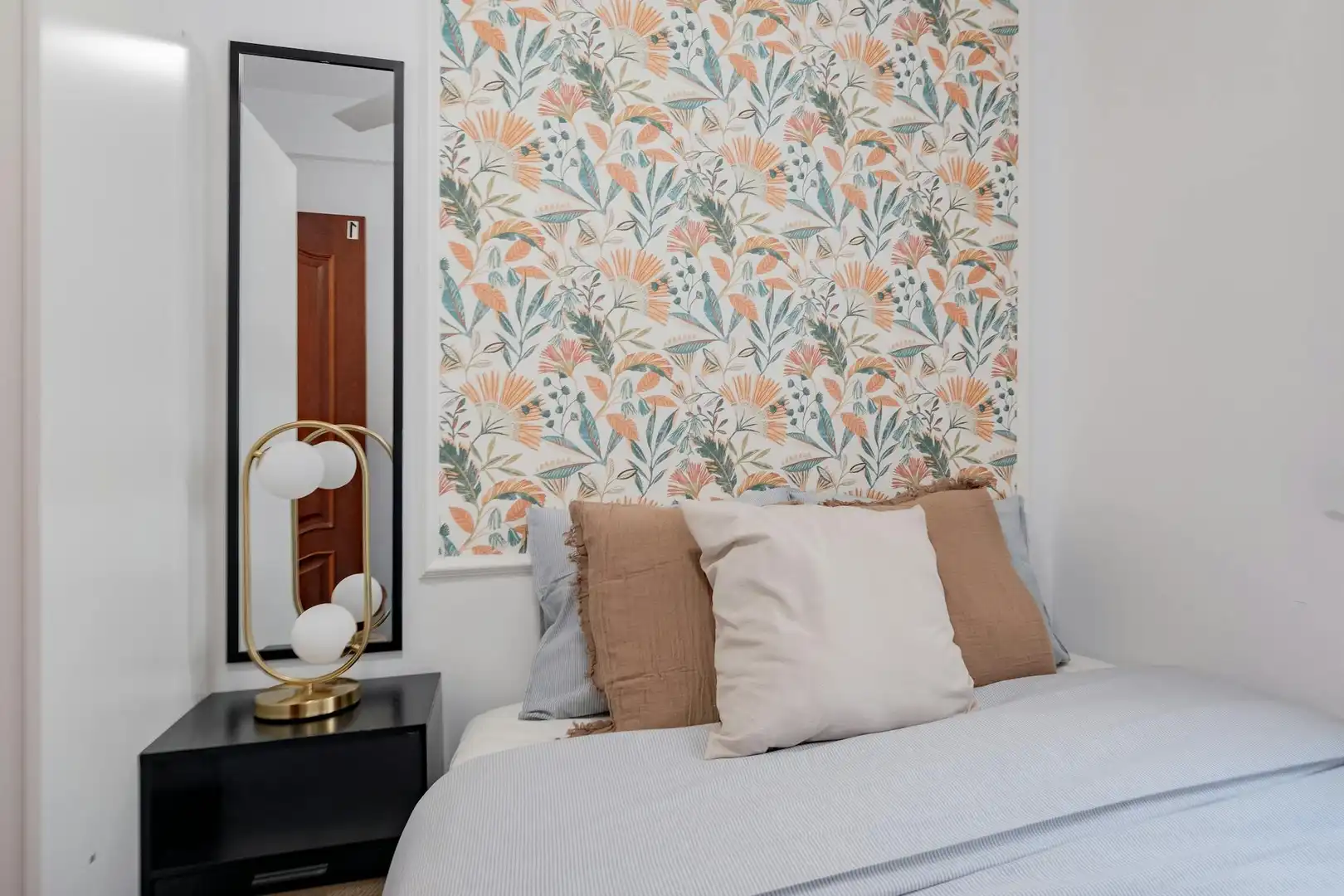 Bedroom of Flat for share in  Valencia Capital  with Washing machine