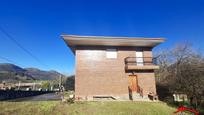 Vista exterior de Casa o xalet en venda en Ampuero amb Calefacció, Terrassa i Moblat