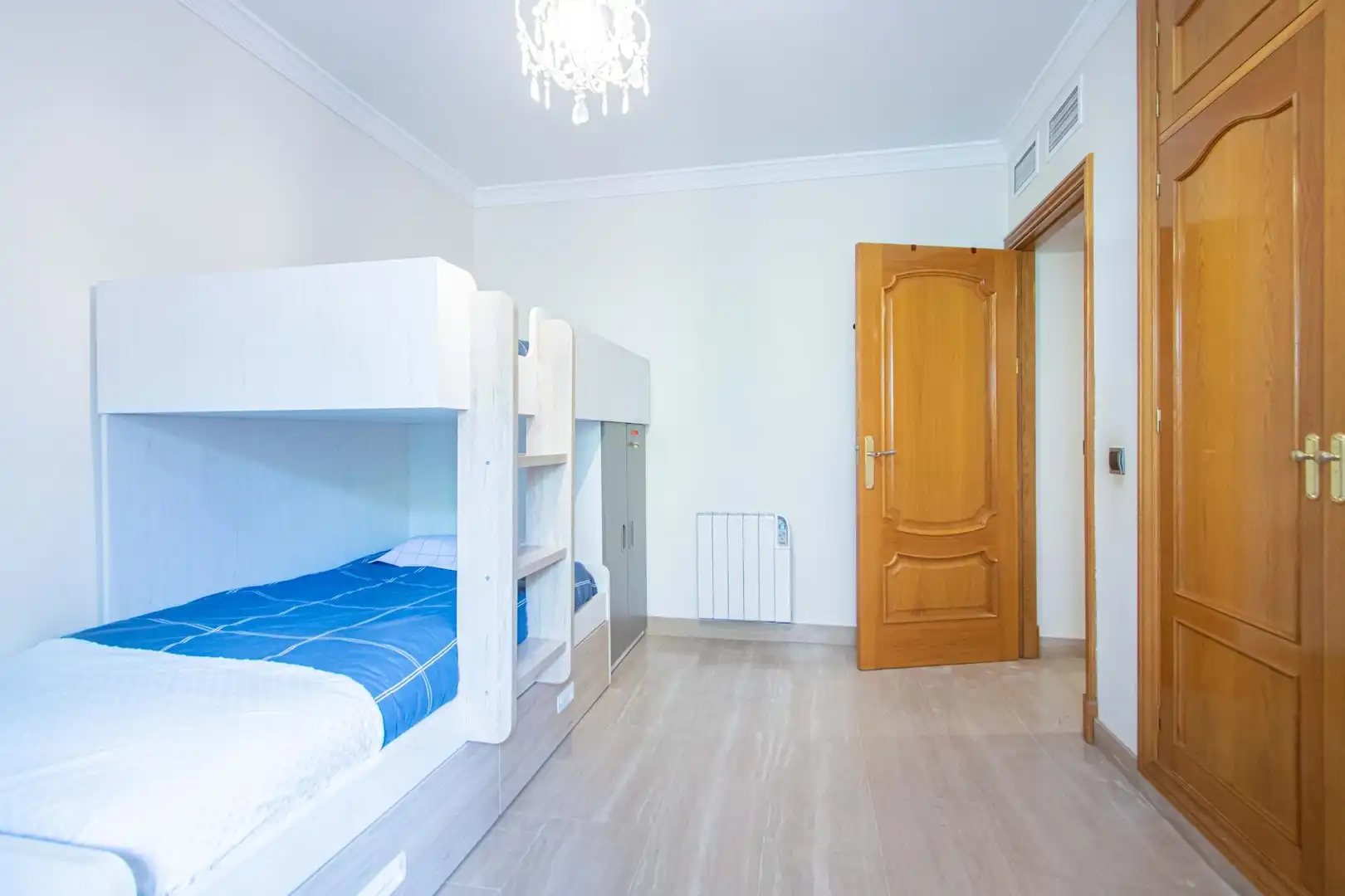 Dormitori de Casa o xalet en venda en Tomares amb Jardí privat, Terrassa i Piscina