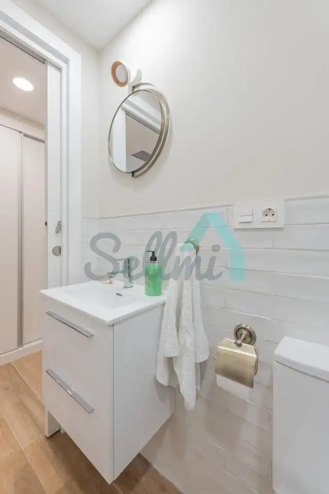 Bathroom of Flat for sale in Oviedo   with Heating and Furnished