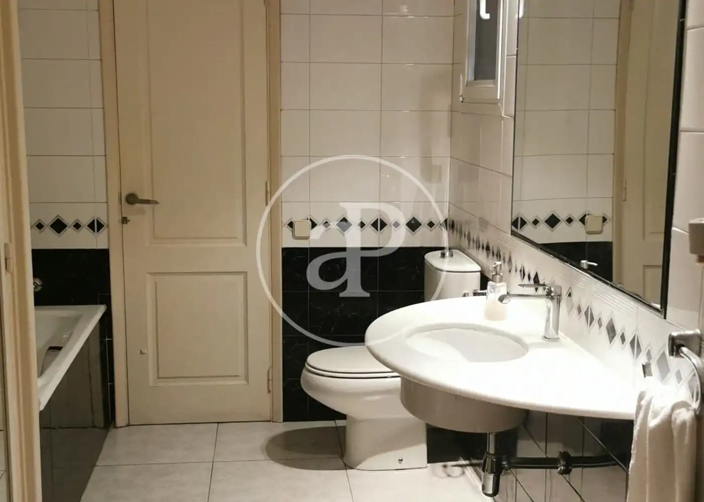 Bany de Pis en venda en Barcelona amb Aire condicionat, Calefacció i Traster