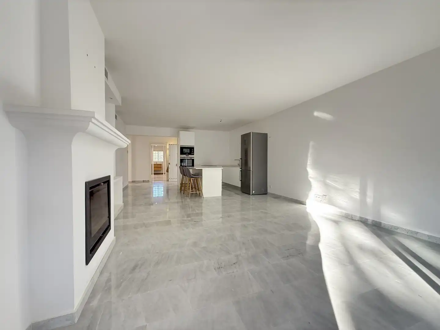 Sala d'estar de Àtic de lloguer en Marbella amb Aire condicionat, Calefacció i Terrassa
