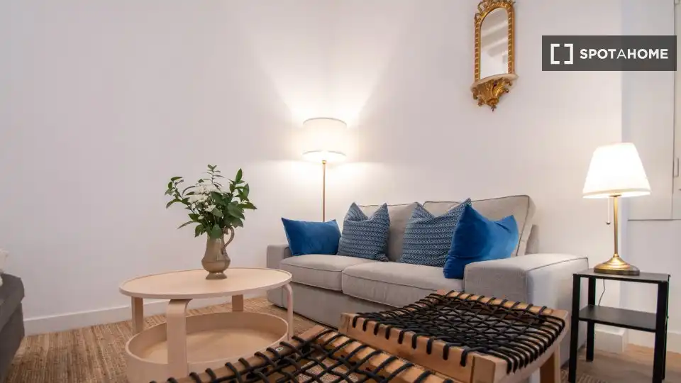 Room in Alameda - Mentidero - Teatro Falla