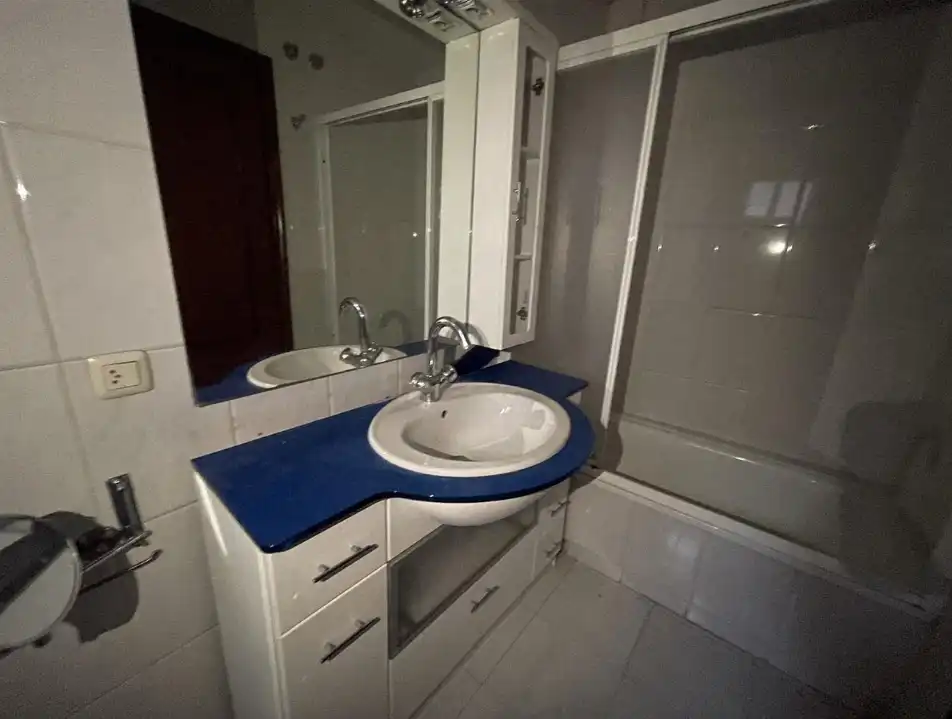 Baño de Piso en venta en Vigo  con Terraza
