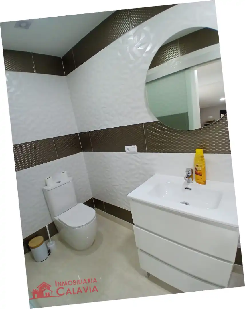 Baño de Apartamento de alquiler en Baeza con Aire acondicionado, Calefacción y Terraza