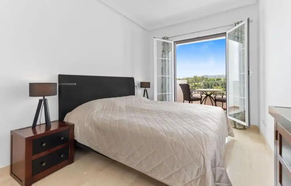 Dormitori de Apartament de lloguer en Benahavís amb Aire condicionat, Terrassa i Traster