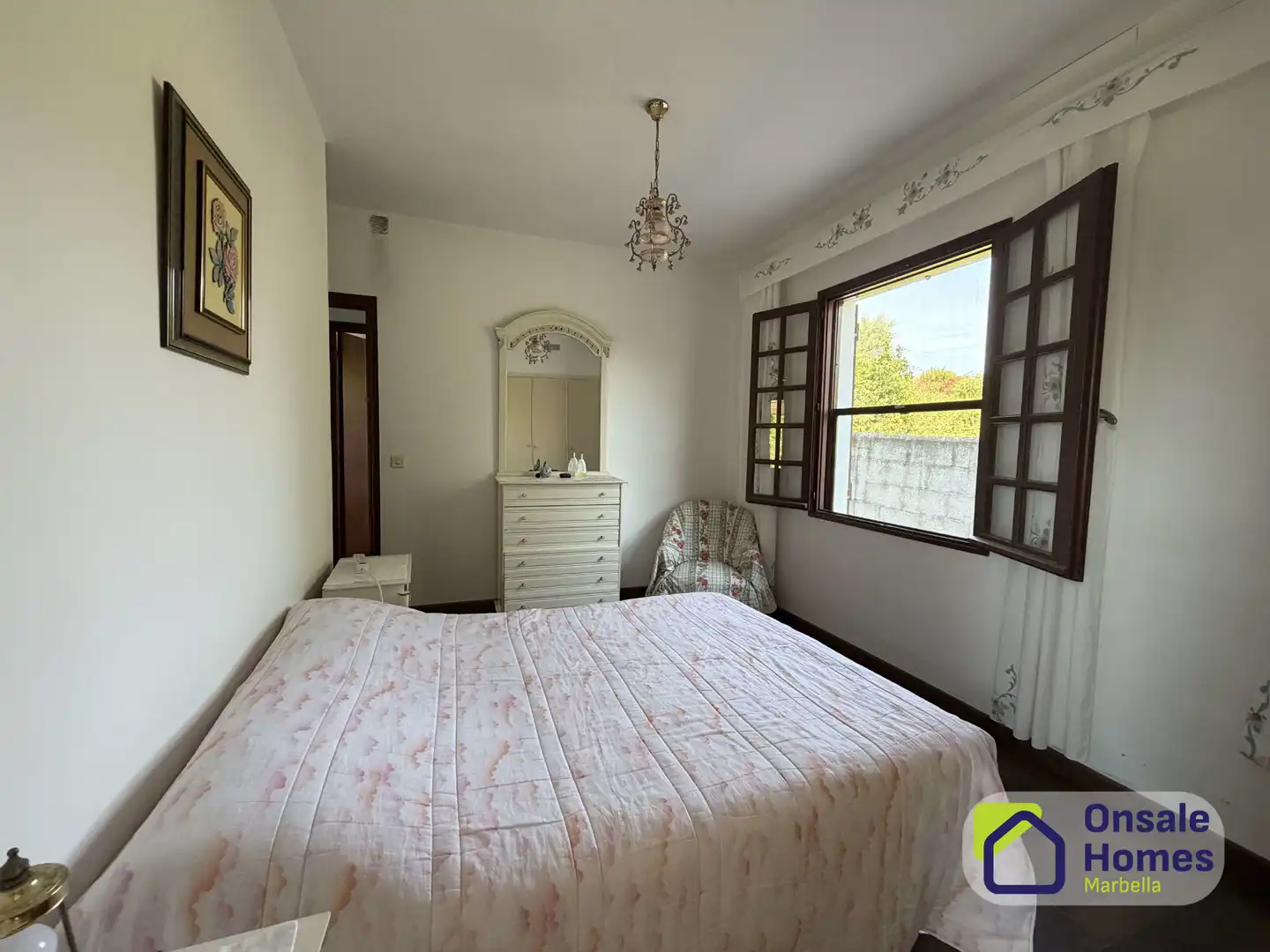 Dormitori de Casa o xalet en venda en Estepona amb Jardí privat, Terrassa i Traster