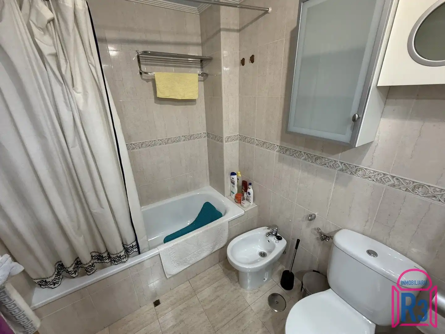 Bany de Apartament de lloguer en Villaquilambre amb Calefacció, Terrassa i Traster