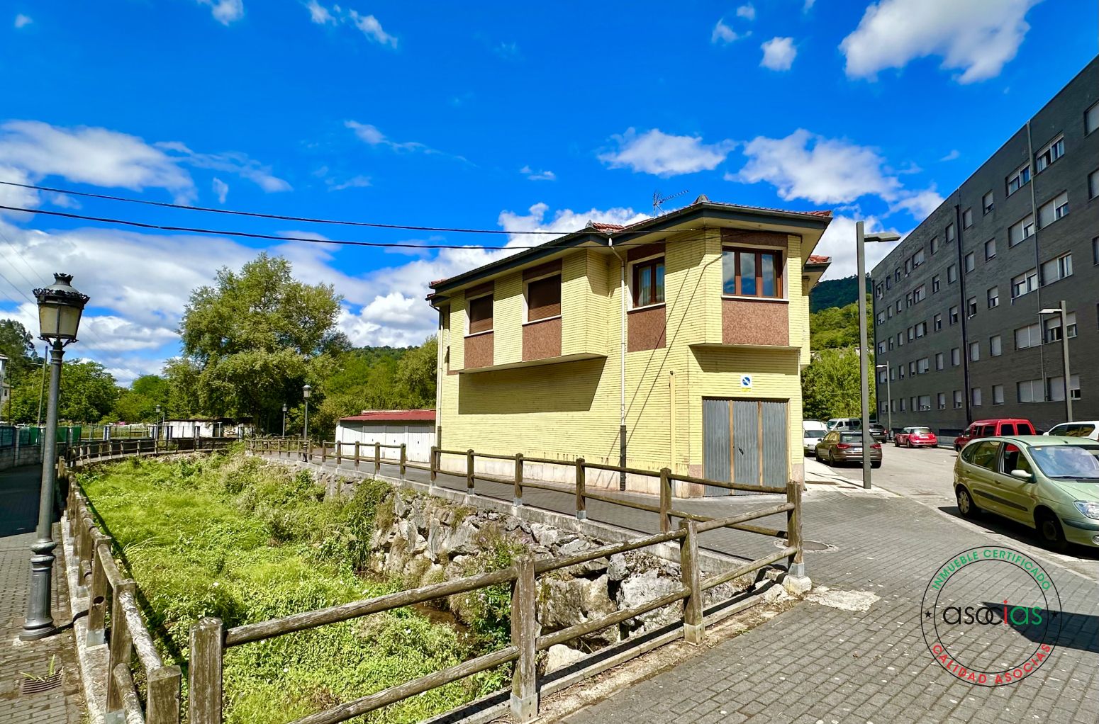 Exterior view of House or chalet for sale in San Martín del Rey Aurelio  with Heating, Parquet flooring and Terrace