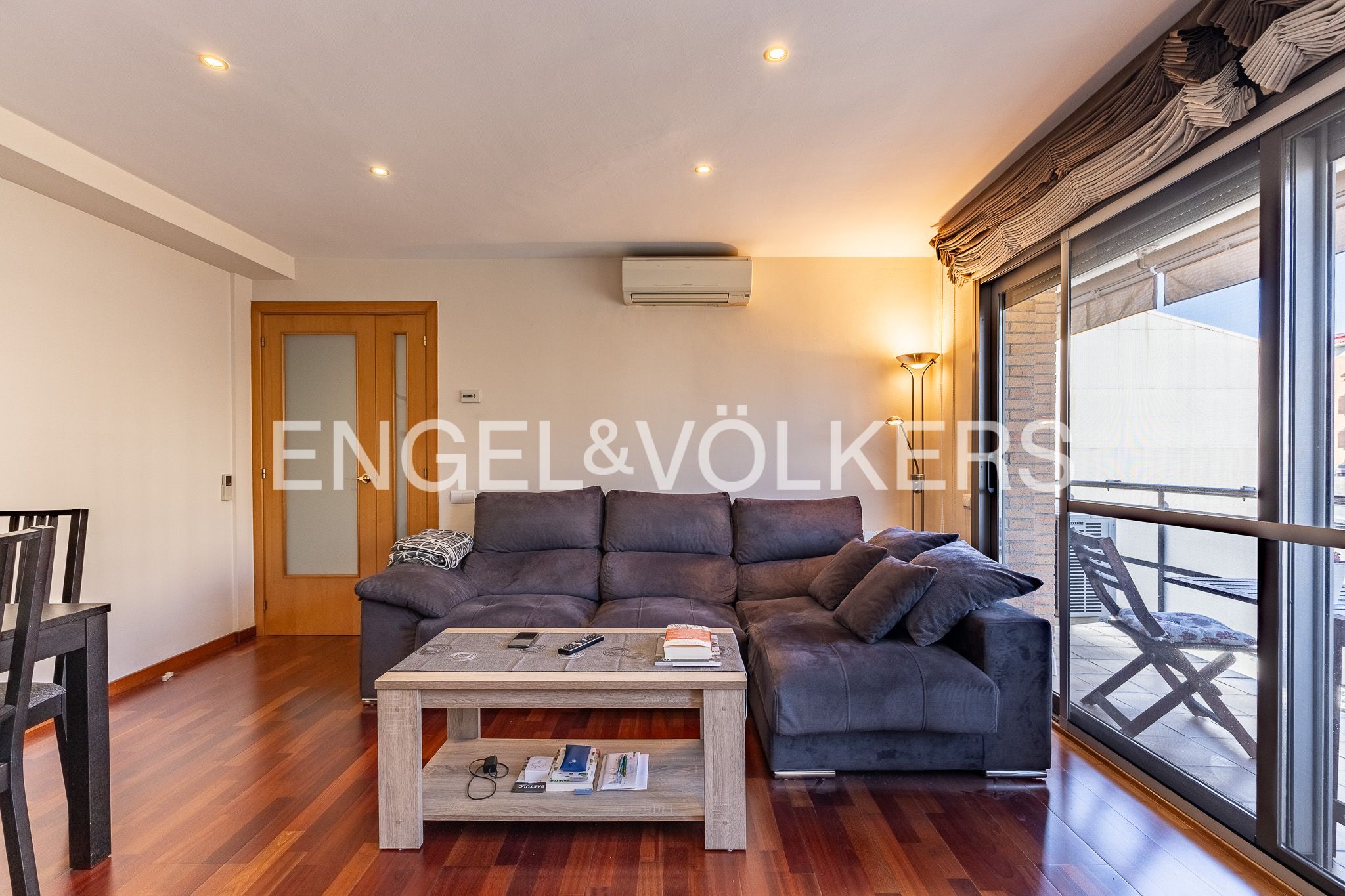 Wohnzimmer von Dachboden zum Verkauf in Rubí mit Klimaanlage, Heizung und Parkett