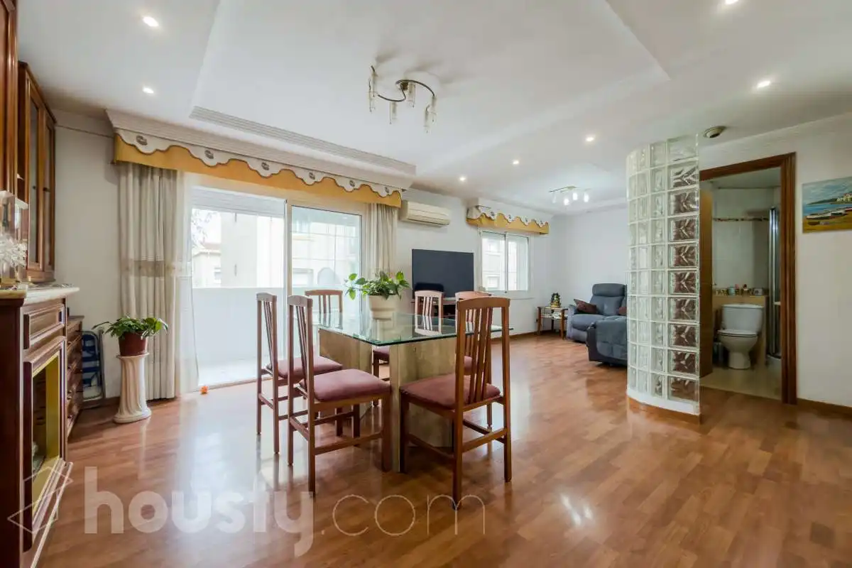 Sala d'estar de Pis en venda en Badalona amb Aire condicionat