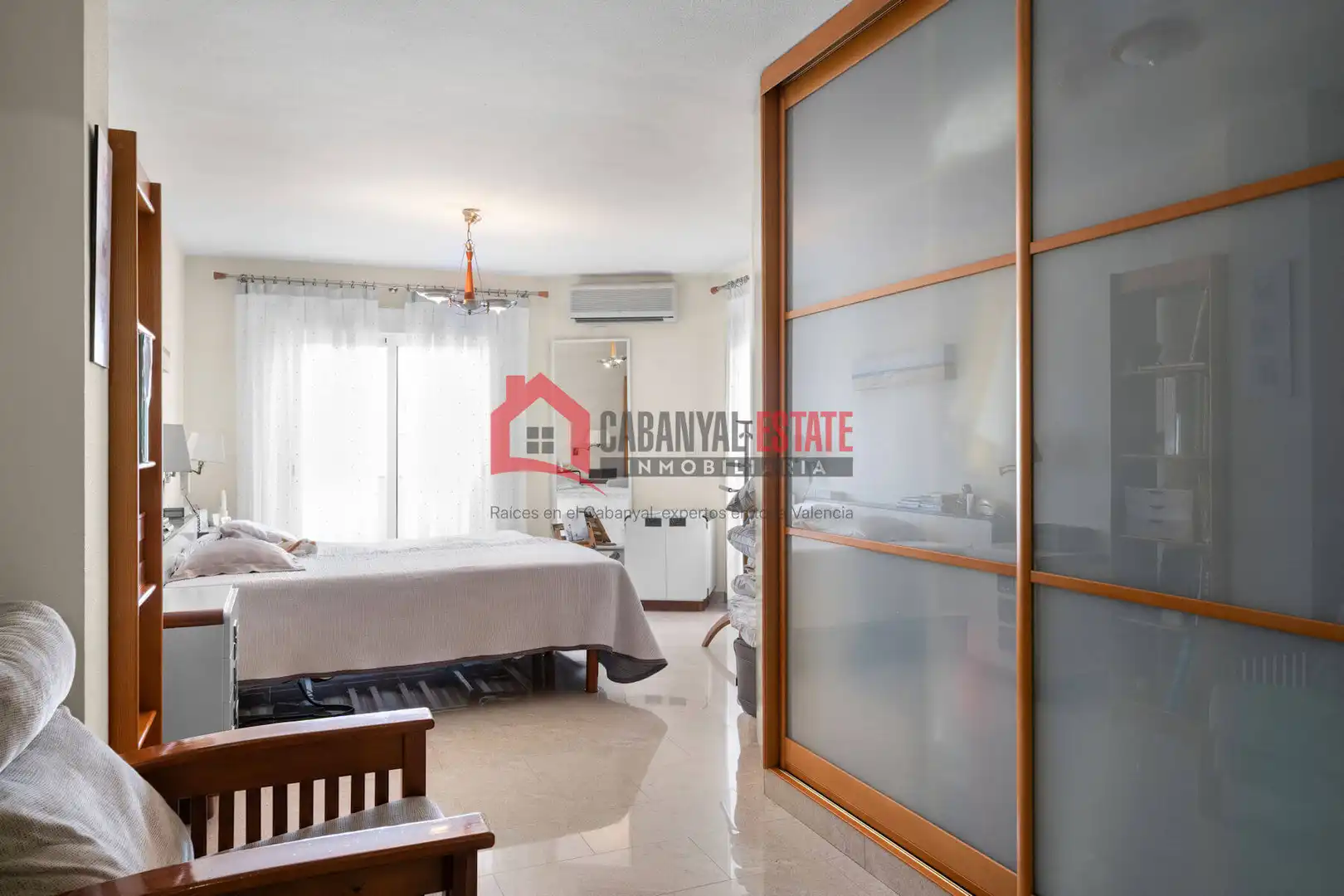 Dormitori de Apartament en venda en Valencia amb Aire condicionat i Balcó