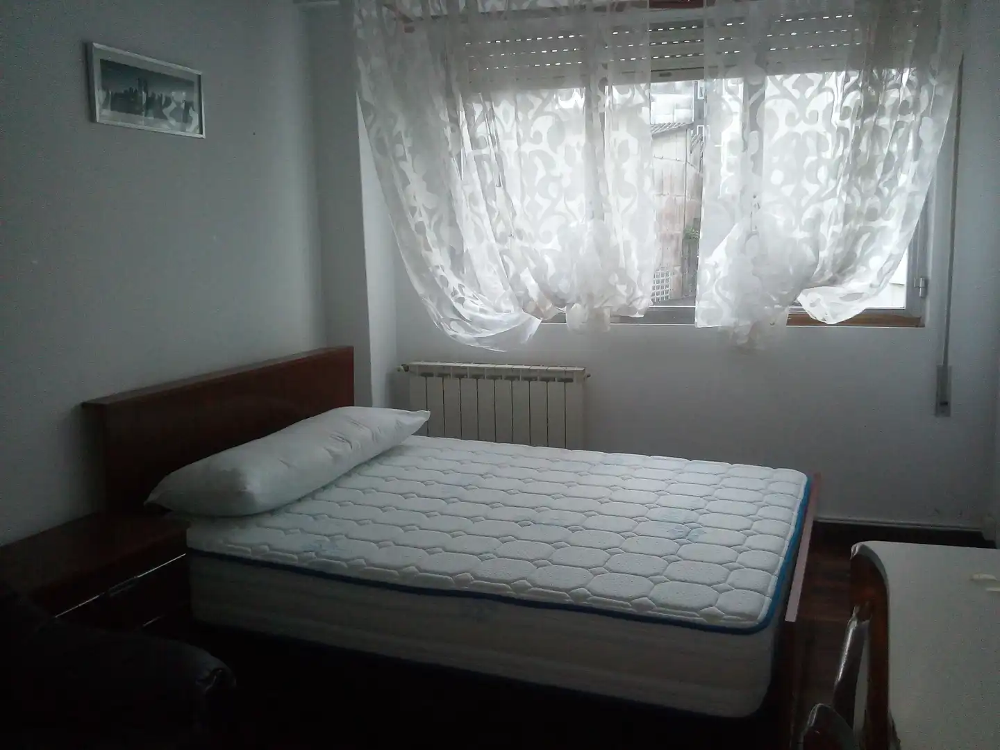 Schlafzimmer von Wohnung zur untervermieten in Santiago de Compostela  mit Heizung, Parkett und Möbliert