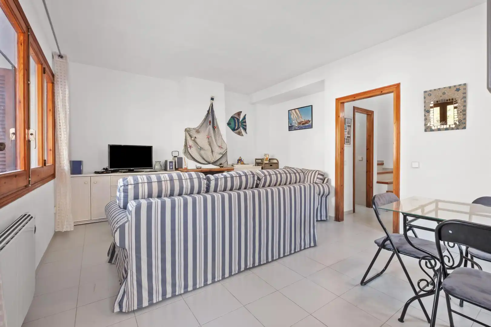 Sala de estar de Casa adosada en venta en Begur con Terraza, Amueblado y Jacuzzi