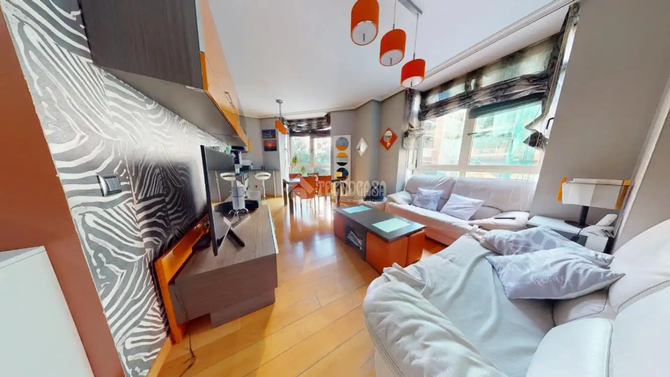 Living room of Flat for sale in Madrid  with Air Conditioner, Heating and Storage room