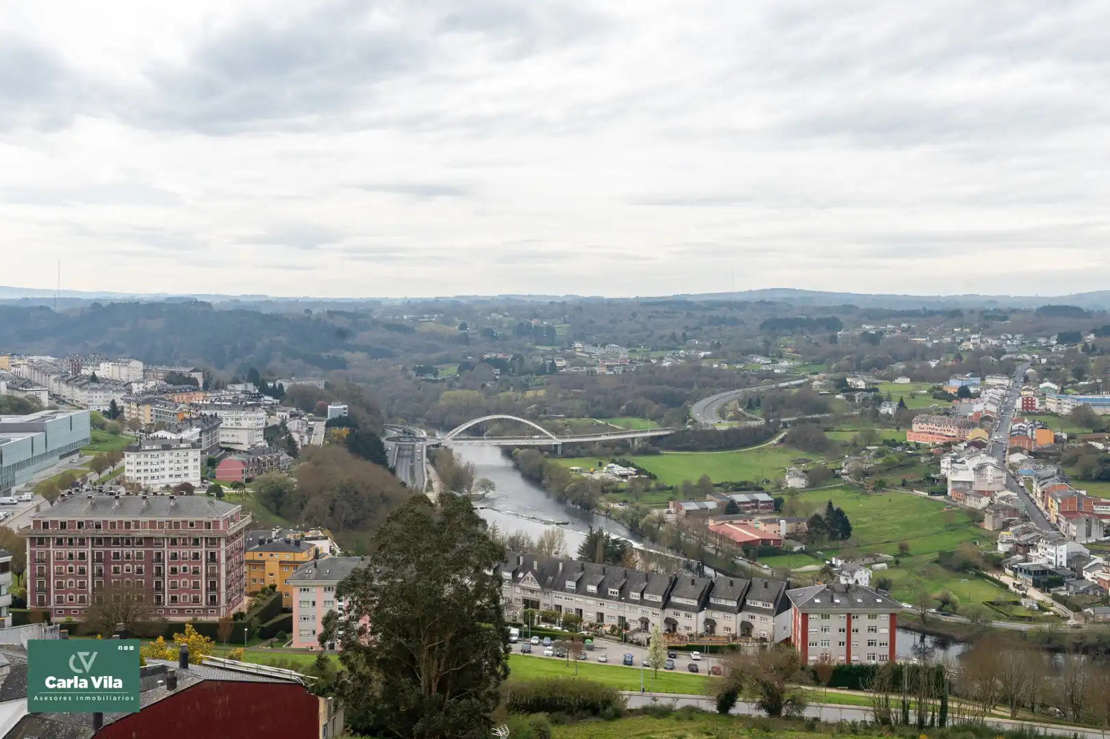 Vista exterior de Dúplex en venda en Lugo amb Calefacció, Parquet i Terrassa