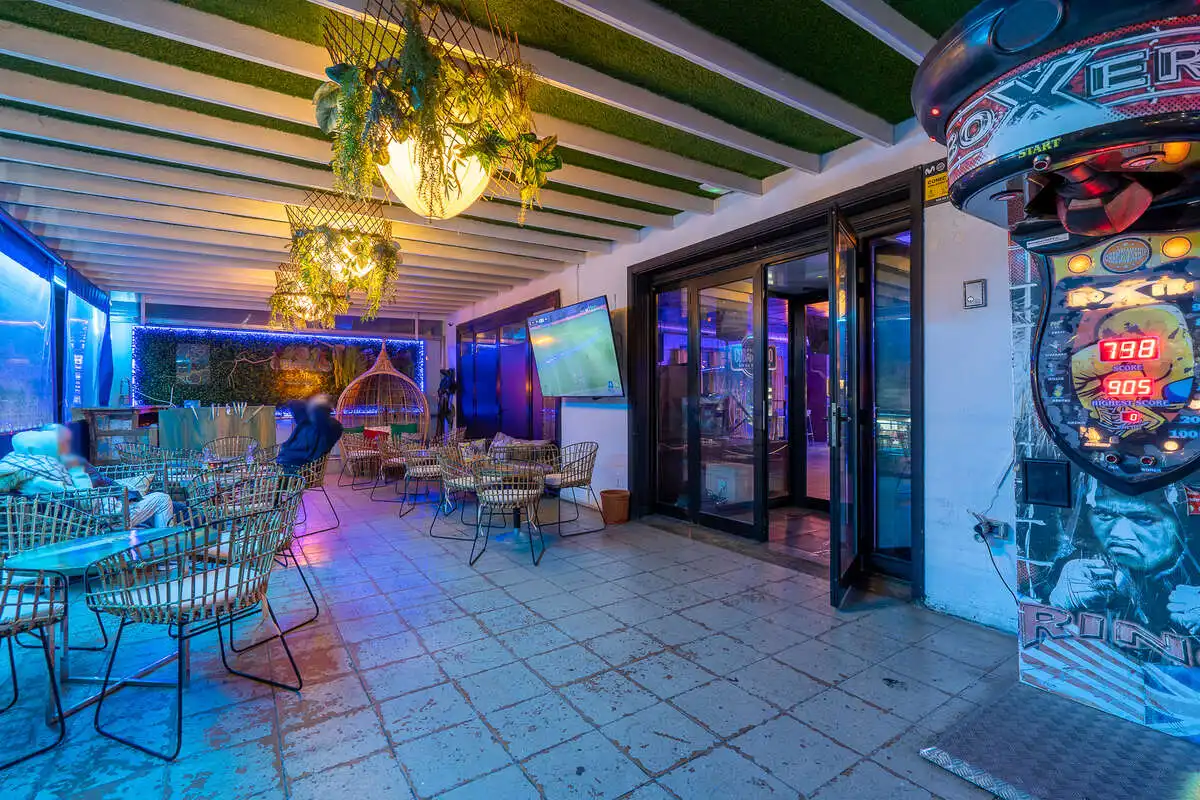 Terrasse von Geschaftsraum zur ubertragung in Teguise mit Terrasse und Möbliert
