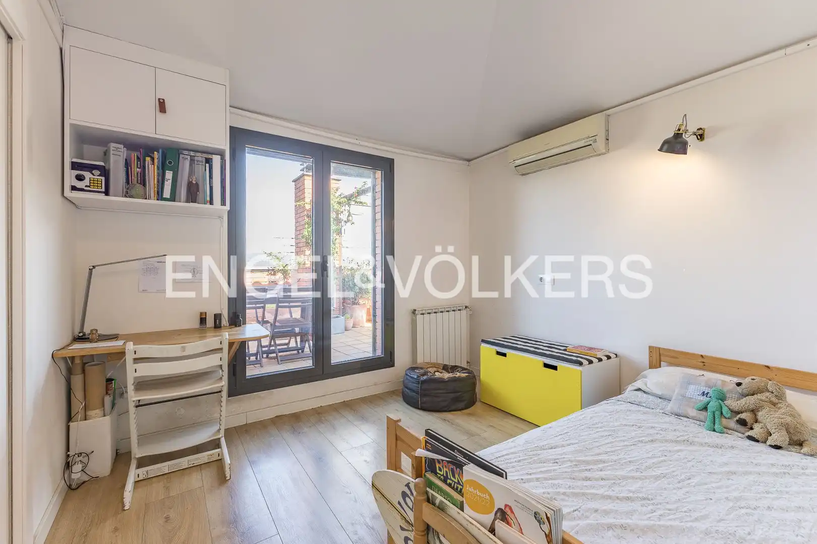 Habitación de Ático en venta en Sant Joan Despí con Aire acondicionado, Calefacción y Parquet