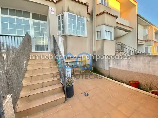 Vista exterior de Casa adosada en venda en Añover de Tajo amb Aire condicionat, Calefacció i Jardí privat