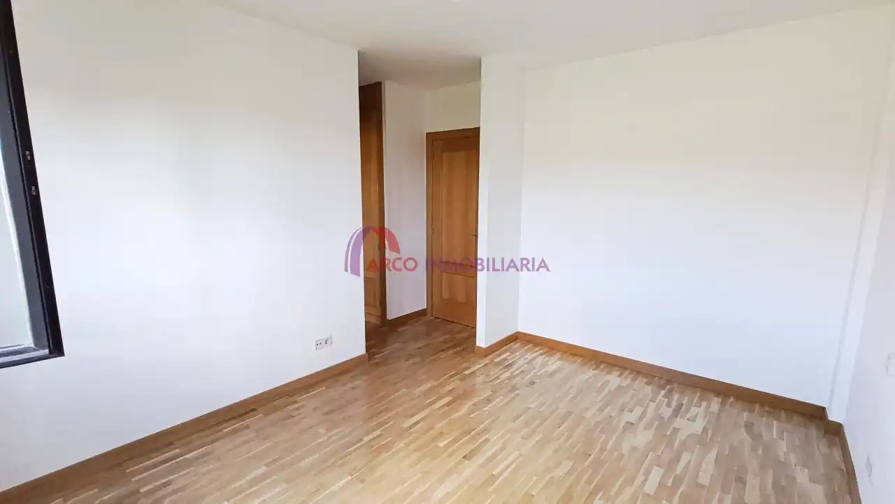 Schlafzimmer von Einfamilien-Reihenhaus zum Verkauf in Cardeñadijo mit Heizung, Privatgarten und Terrasse