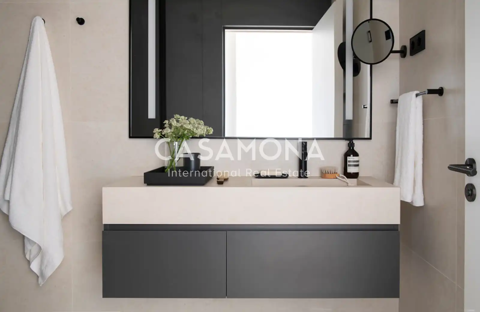 Bany de Apartament de lloguer en Barcelona amb Terrassa, Moblat i Internet