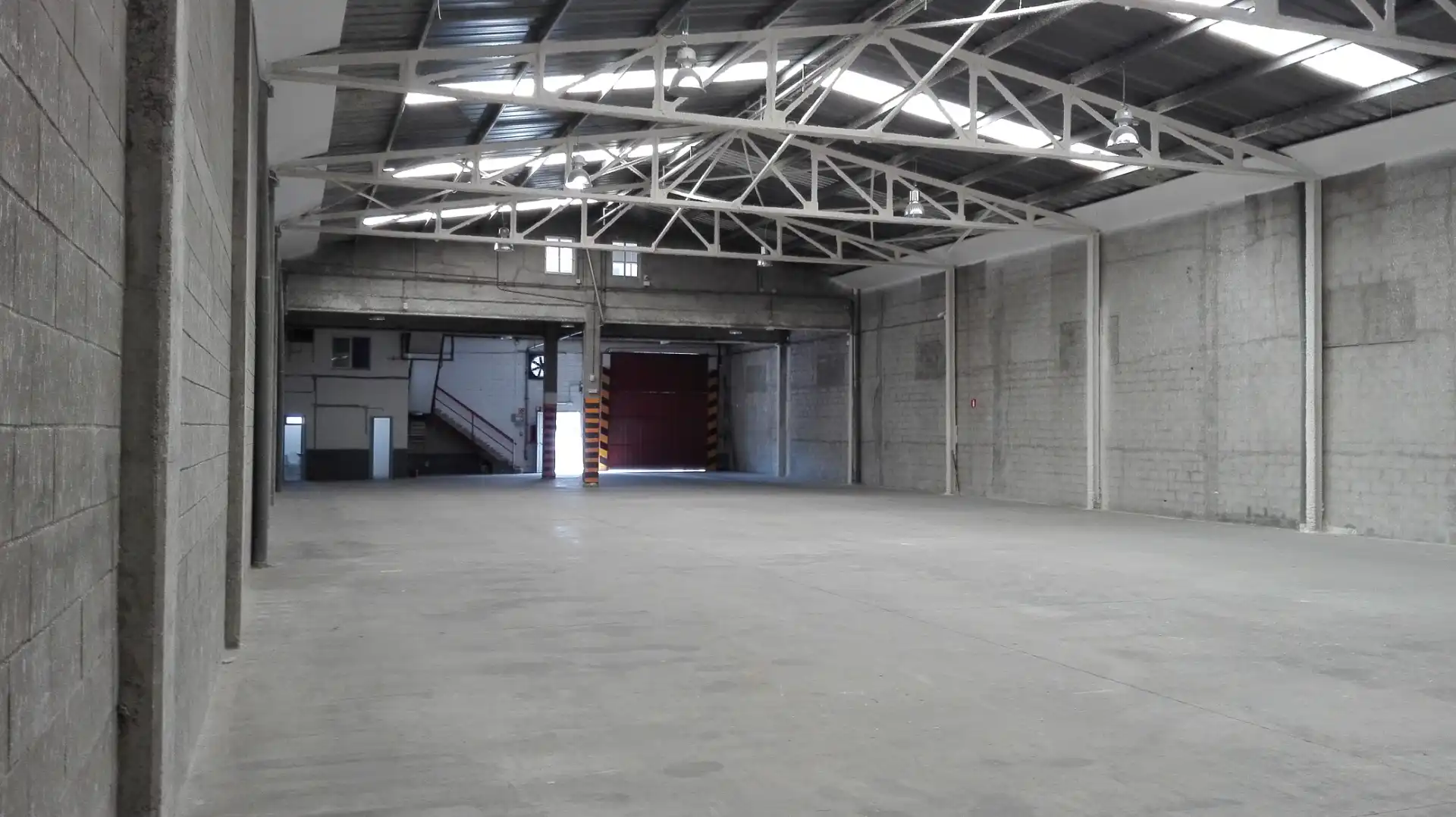 Fabrikhallen zur Miete in Sant Boi de Llobregat mit Heizung und Alarm