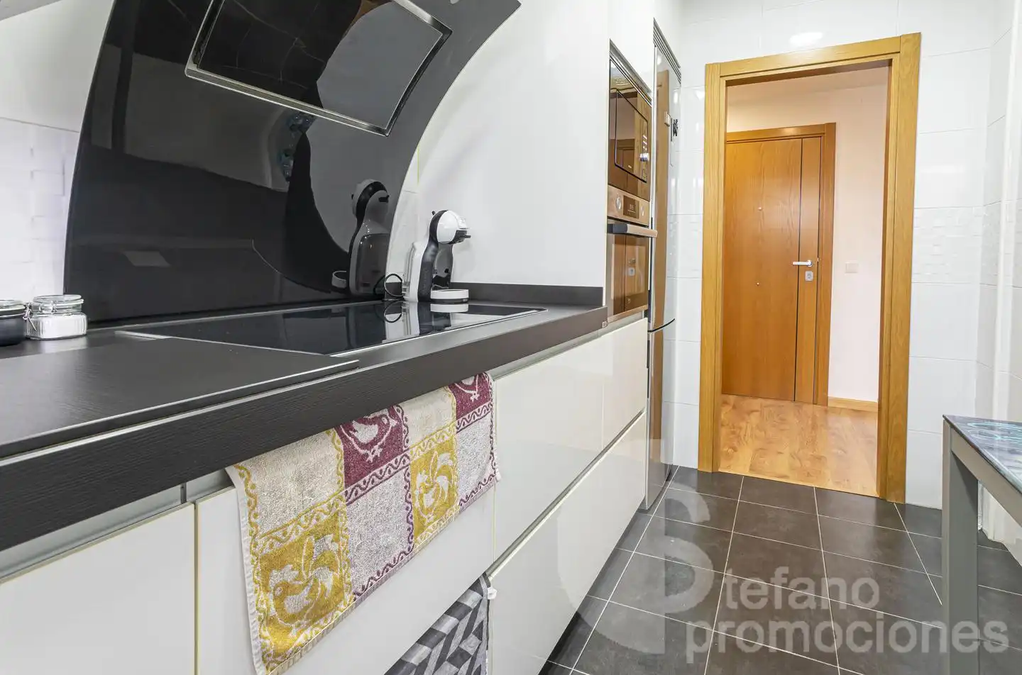 Kitchen of Ground floor for sale in Málaga  with Air Conditioner, Private garden and Parquet flooring