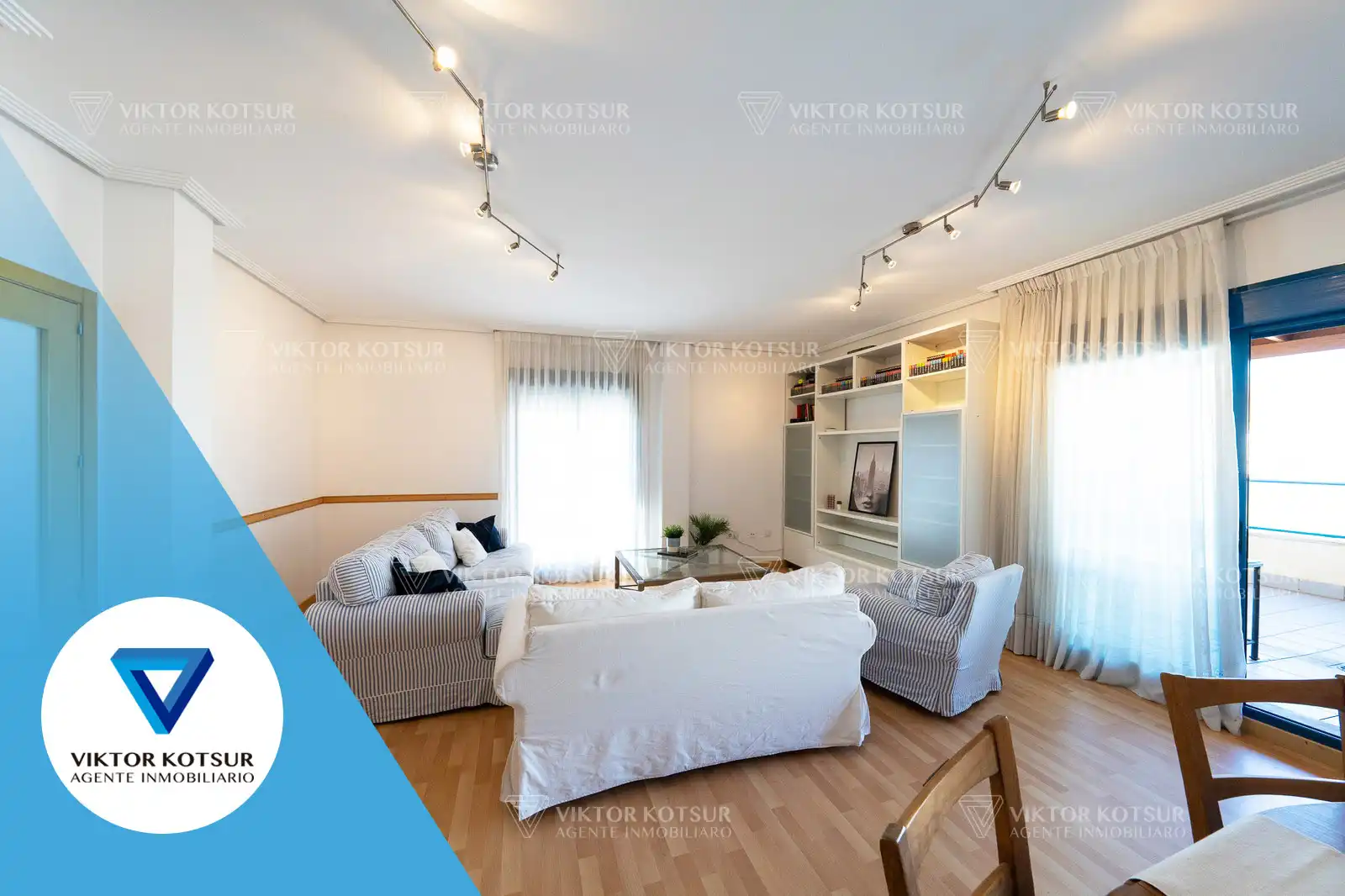 Sala de estar de Ático en venta en Roquetas de Mar con Aire acondicionado, Parquet y Terraza