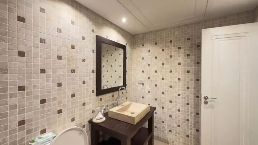 Bany de Apartament de lloguer en Estepona amb Aire condicionat, Terrassa i Piscina