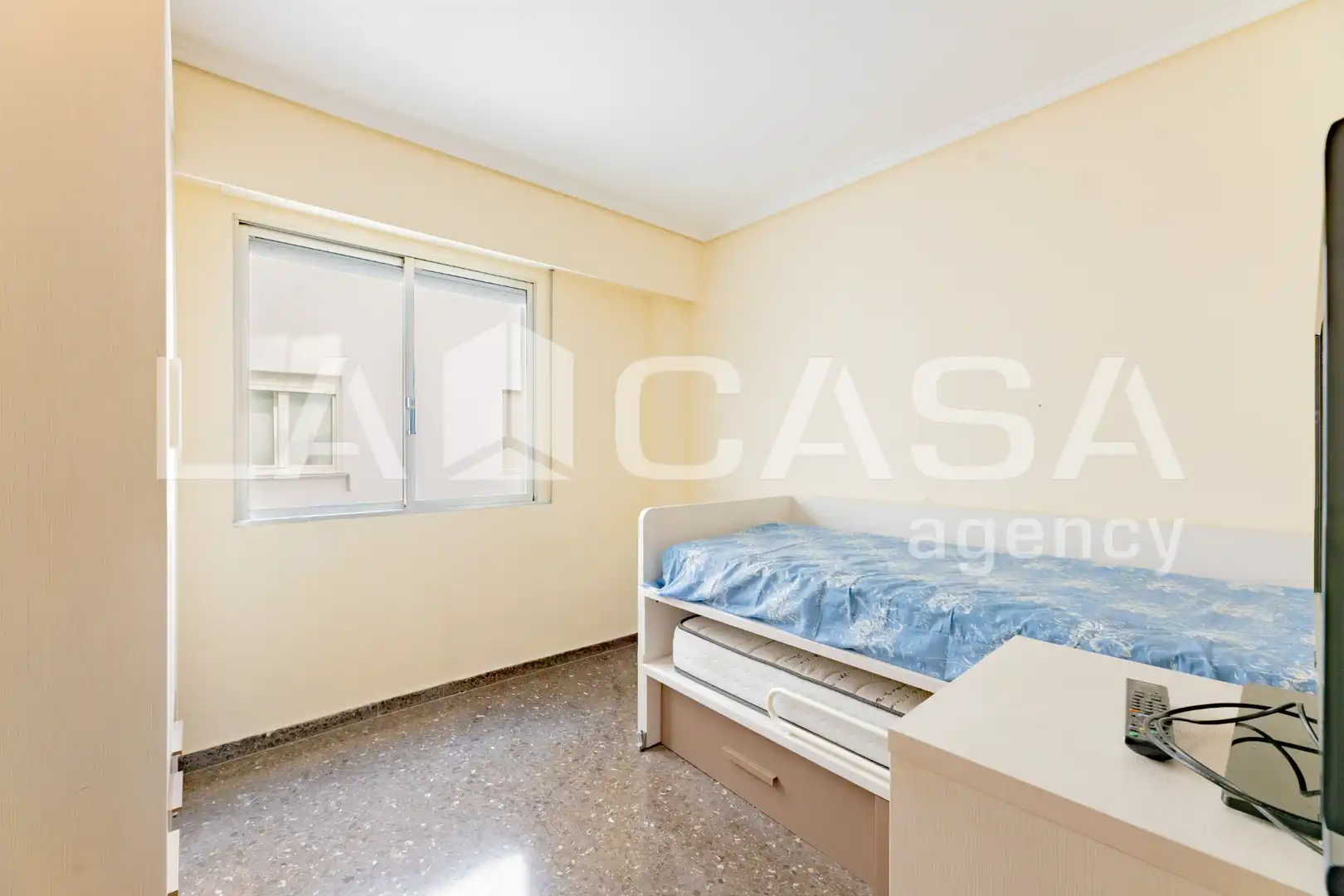 Bedroom of Flat for sale in Valencia  with Air Conditioner and Balcony