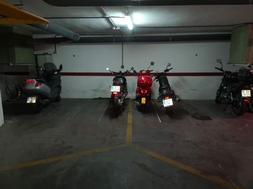 Motorbike to rent in Calle Fray Diego de Deza 17