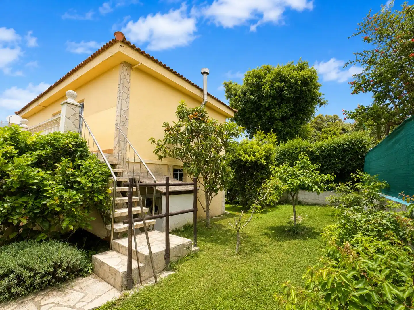 Vista exterior de Casa o chalet en venta en Arenys de Mar con Aire acondicionado, Calefacción y Jardín privado