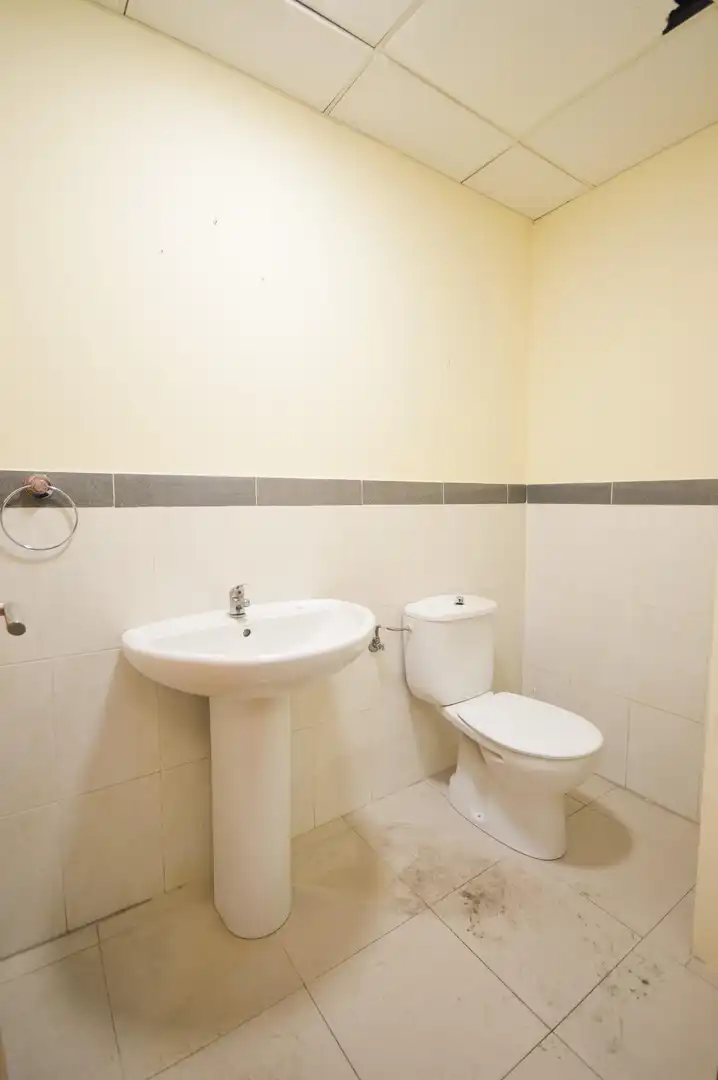 Baño de Nave industrial de alquiler en Viator con Calefacción