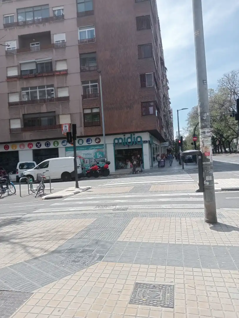Vista exterior de Local de lloguer en Valencia amb Parquet