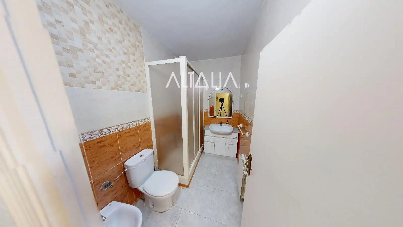 Baño de Casa adosada en venta en Fuentes con Calefacción, Terraza y Trastero