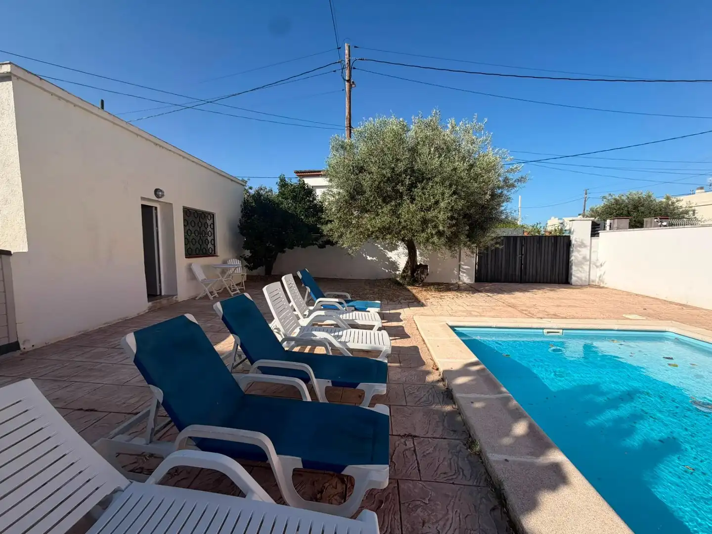 Detached house with pool for sale in L'Ampolla
