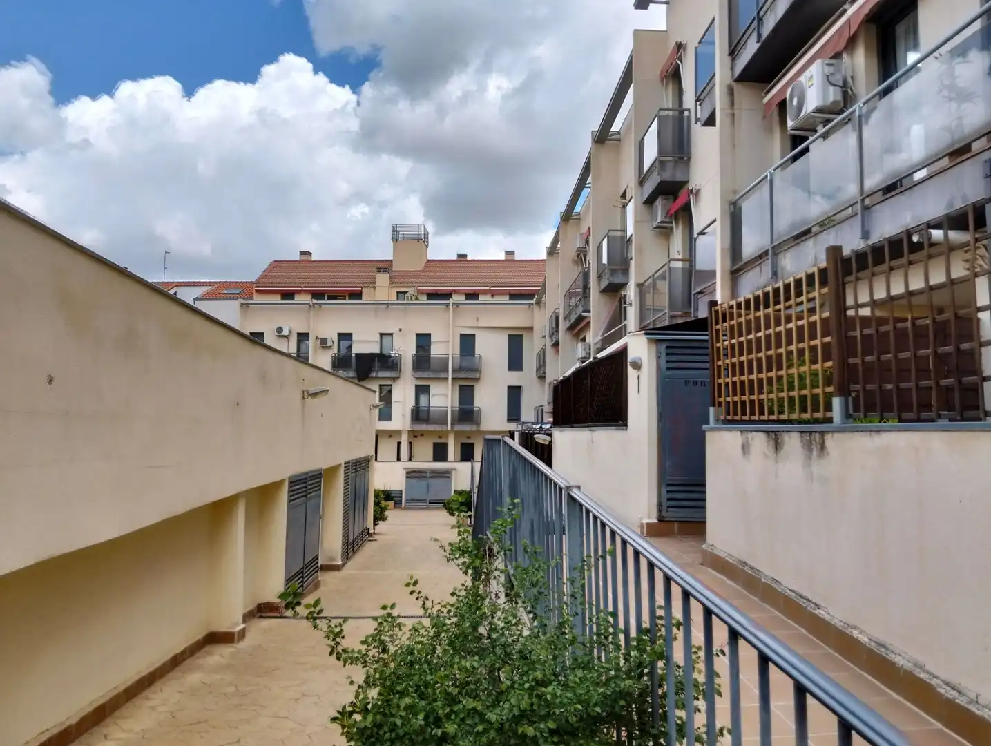 Vista exterior de Piso en venta en Aranjuez con Aire acondicionado, Calefacción y Jardín privado