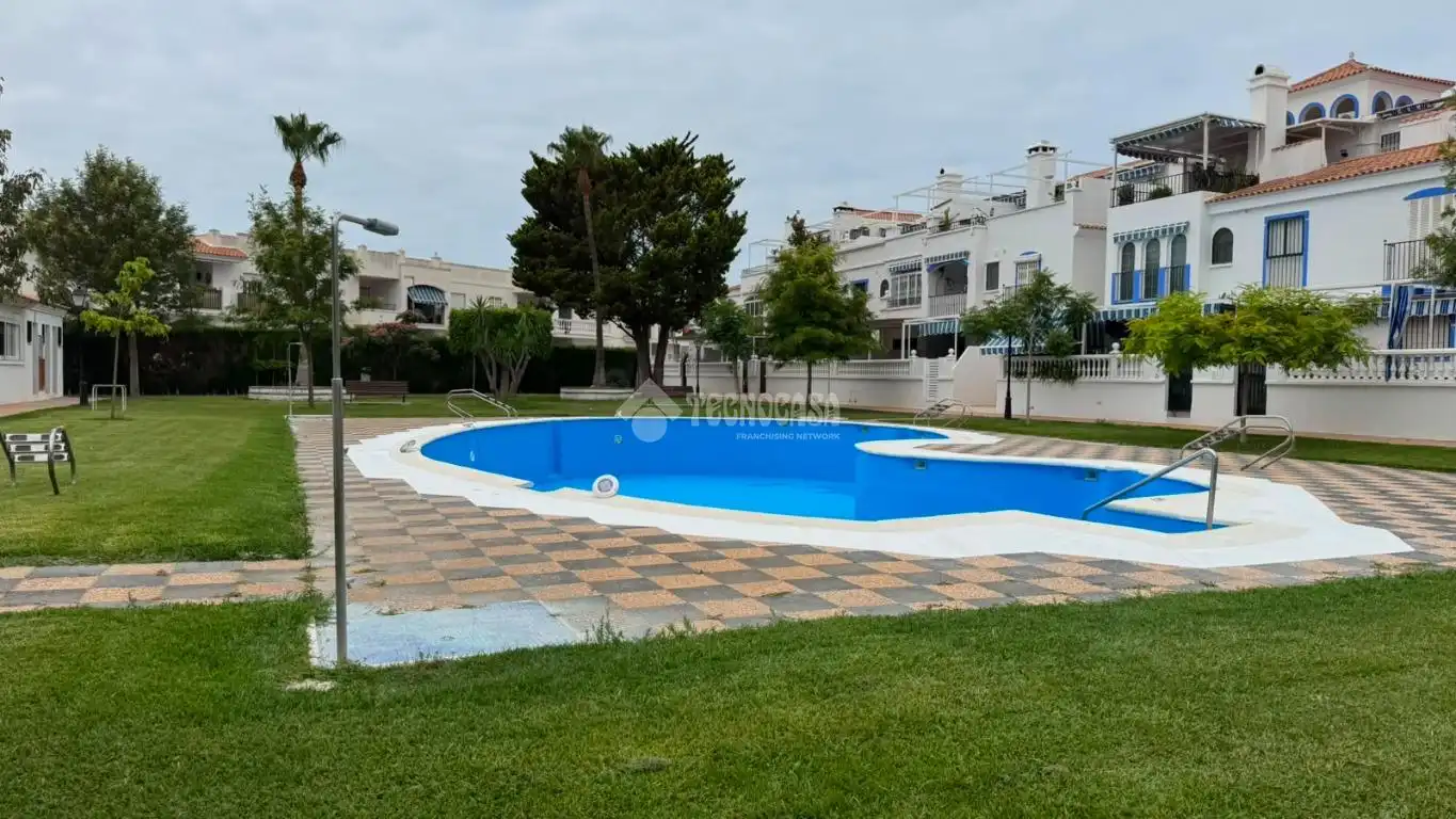 Piscina de Dúplex en venta en Motril con Terraza, Piscina y Piscina comunitaria
