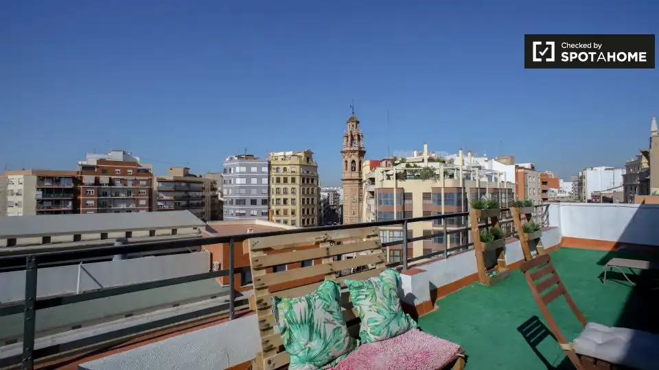 Appartamento con terrazza in affitto a L'Eixample, imagen 19