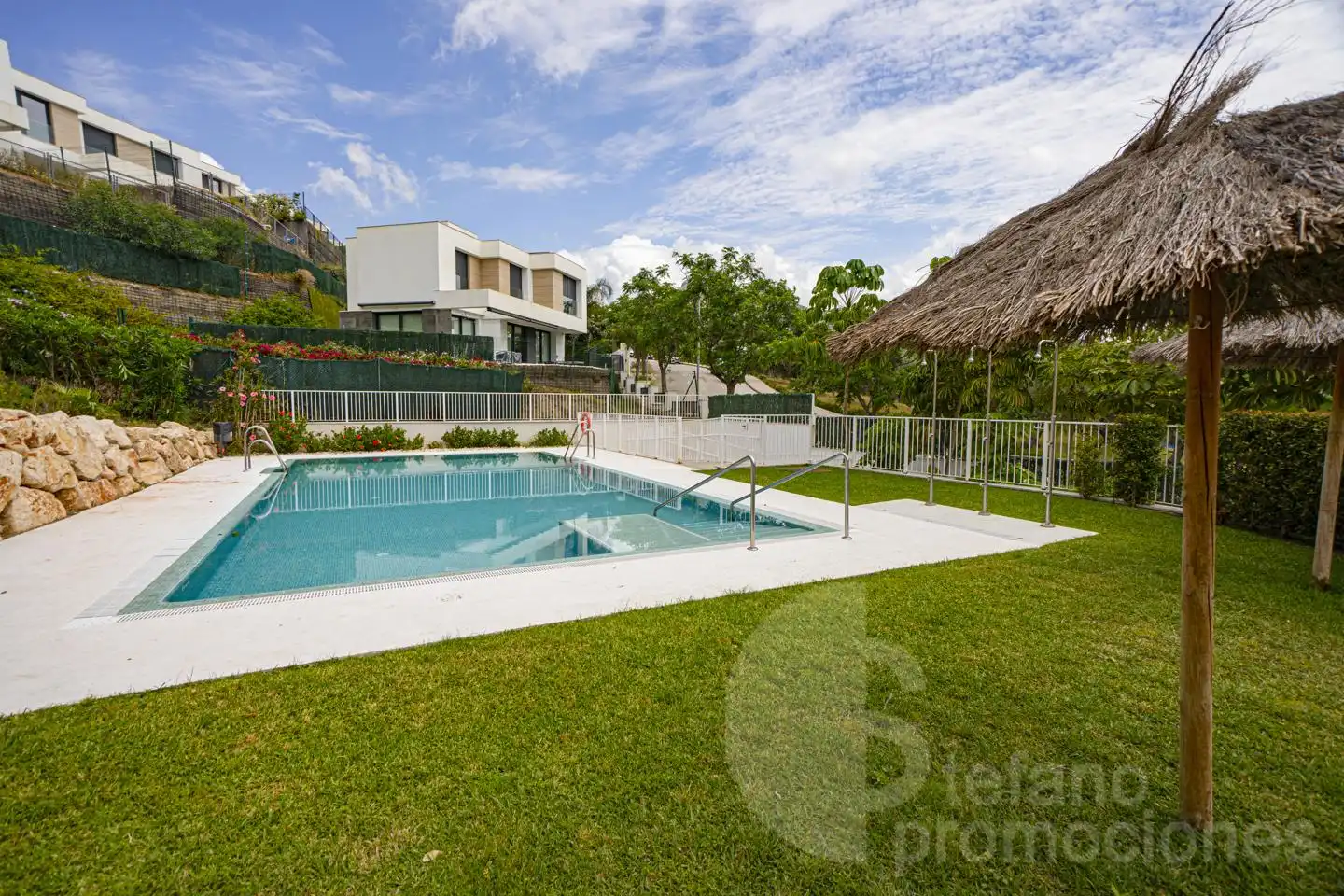 Piscina de Casa adosada en venta en Málaga con Aire acondicionado, Calefacción y Jardín privado
